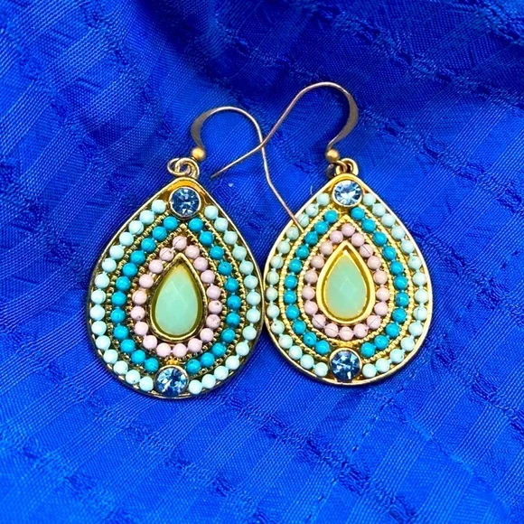 NWOT Beautiful Teardrop Earrings - Picture 1 of 2